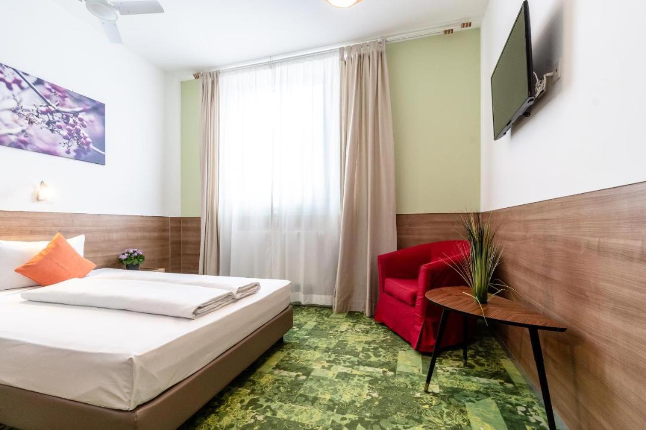 24Seven Apartments - Self Check-In Altdorf  Luaran gambar